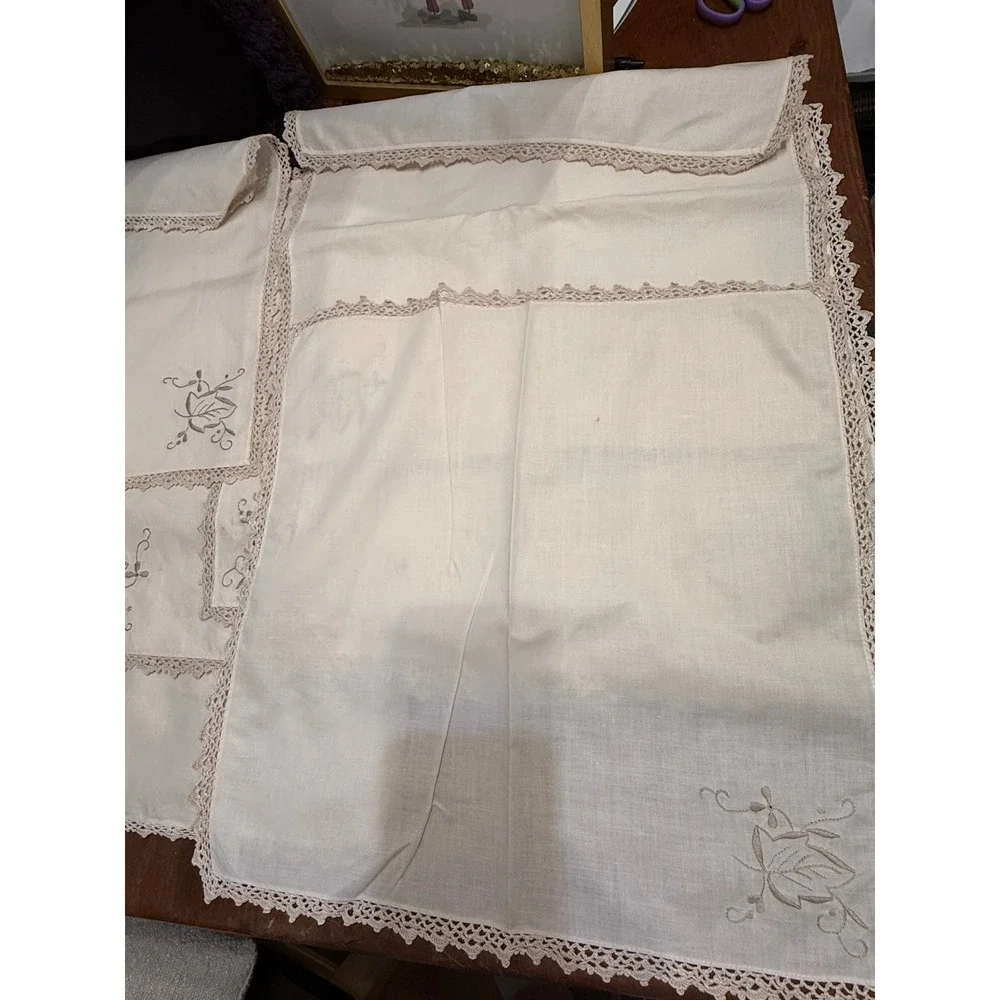 Vintage White Linen Placemats Set of 8 Embroidered Leaf Crochet Lace Trim 16x16